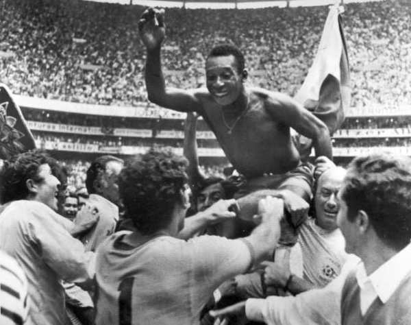 la-sp-sn-pele-shoes-world-cup-20121015-001